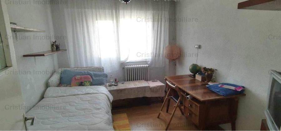 Apartament cu 3 camere semidecomandat în Gării