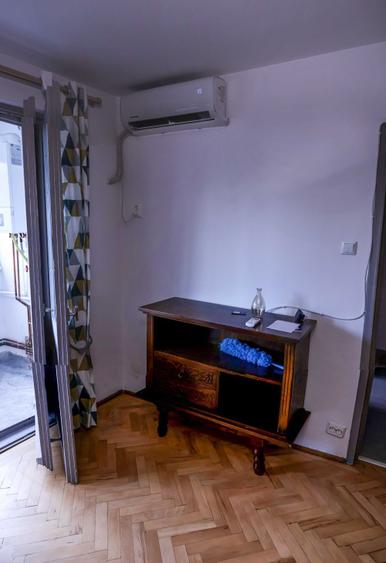 Apartament cu 3 camere semidecomandat în Lujerului