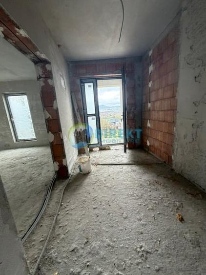 Casă individuală cu 4 camere cu Teren 450 Mp în Exterior Sud