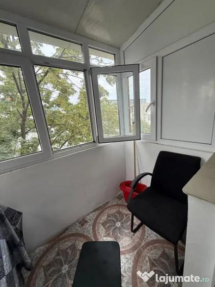 Apartament cu 2 camere semidecomandat în Craiovița Nouă
