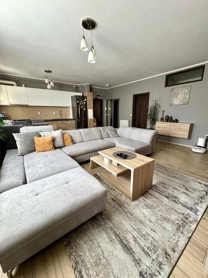 Apartament cu 3 camere semidecomandat, mobilat în Florești