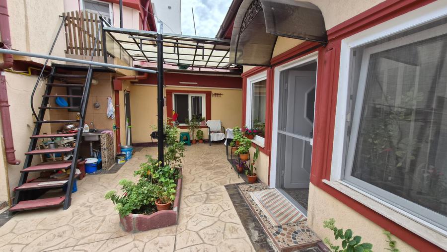Casă individuală cu 4 camere cu Canalizare în Faleza Nord