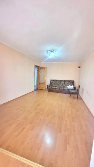 Apartament cu 4 camere decomandat în Viziru 3