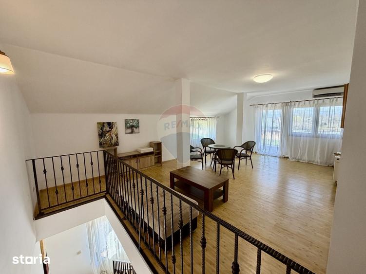 Casă cu 5 camere cu Teren 3400 Mp în Garoafa