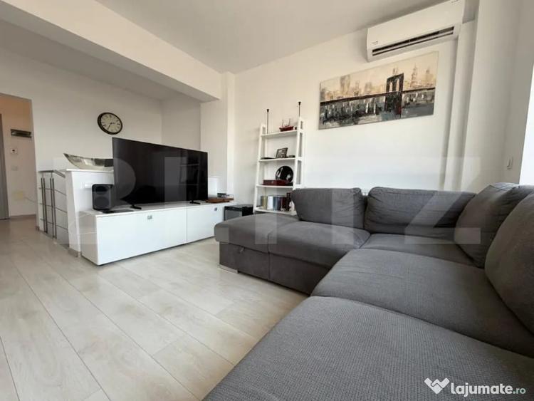 Apartament cu 4 camere semidecomandat în Tractorul