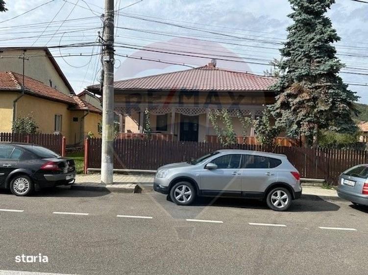 Casă cu 4 camere cu Teren 1478 Mp în Măneciu