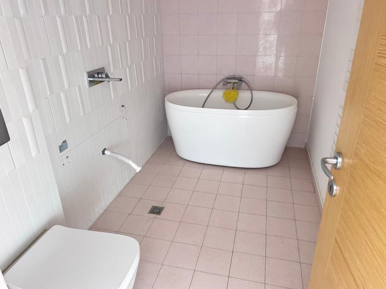 Penthouse cu 3 camere decomandat în Mamaia