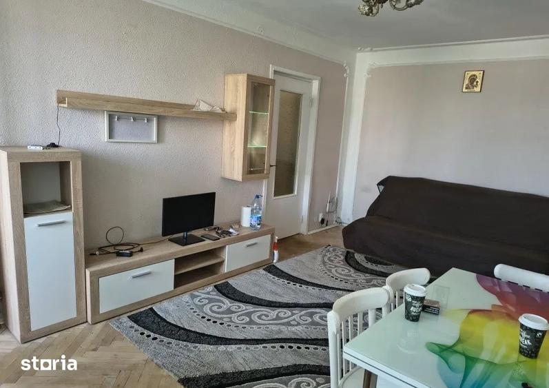 Apartament cu 2 camere semidecomandat în Podu Roș