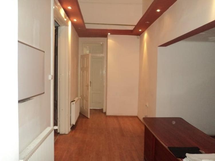 Apartament cu 5 camere semidecomandat în Unirii