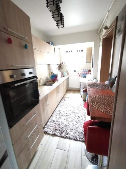 Apartament cu 3 camere decomandat, mobilat în Cetate