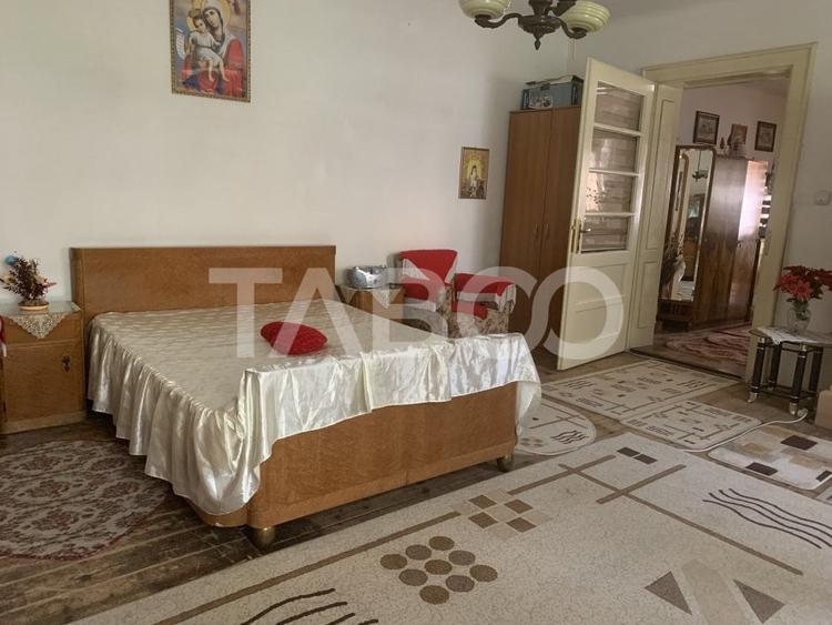 Casă cu 2 camere decomandat cu Canalizare în Orașul de Jos