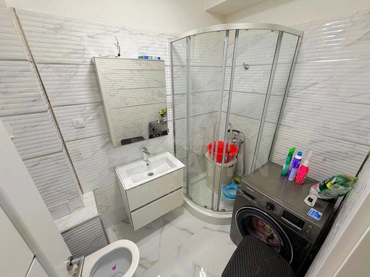 Apartament cu 5 camere decomandat în Craiovița Nouă