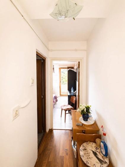 Apartament cu 4 camere decomandat, mobilat în City Park Mall