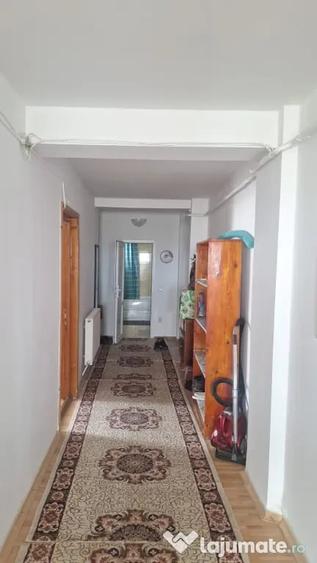 Apartament cu 3 camere decomandat în Obcini