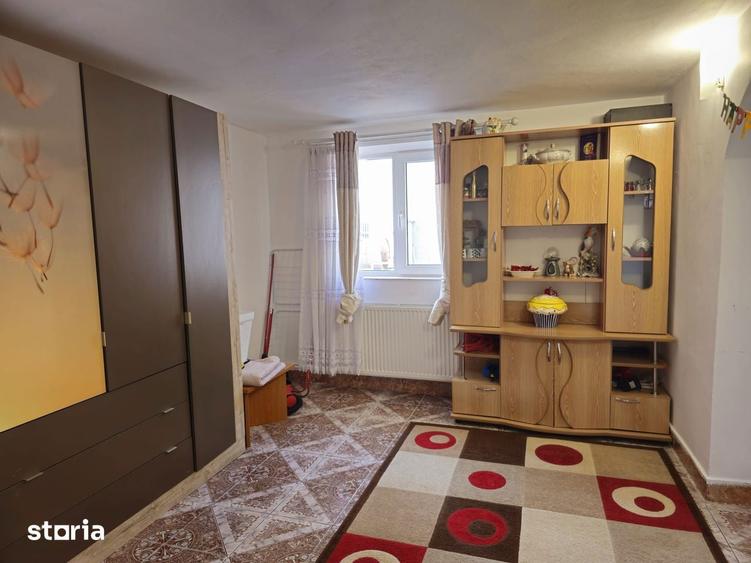 Casă cu 5 camere cu Teren 818 Mp în Letea Veche