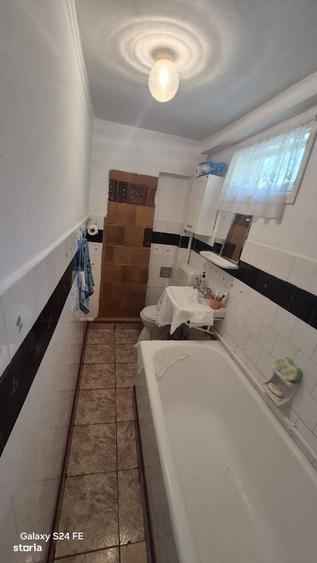 Casă cu 4 camere cu Teren 679 Mp în Central