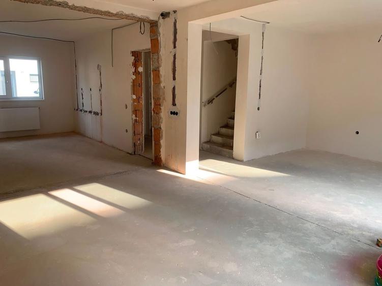 Duplex cu 4 camere cu Canalizare în Șelimbăr