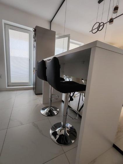 Apartament cu 3 camere decomandat în Sud