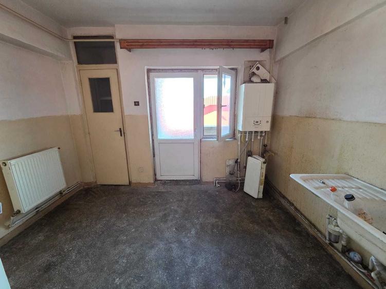 Apartament cu 4 camere decomandat în Steaua