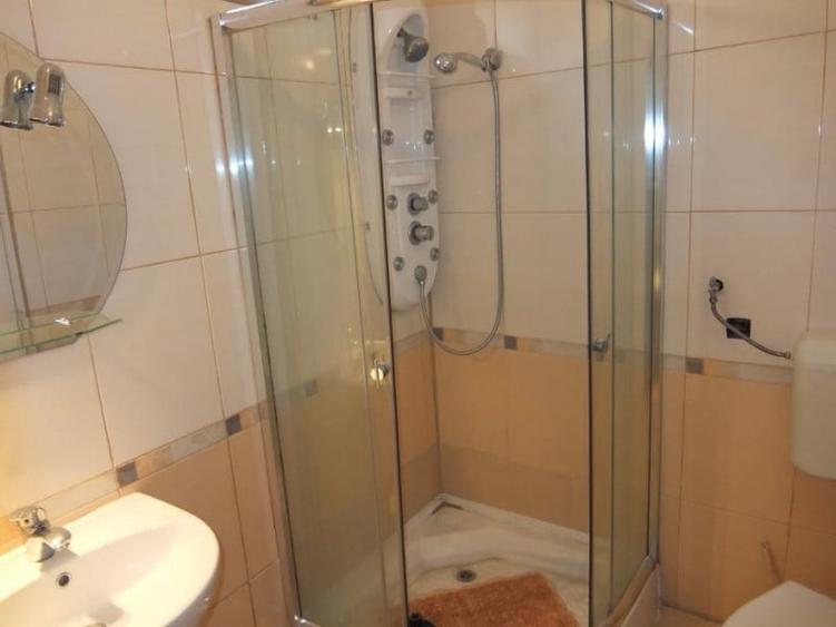 Casă individuală cu 4 camere cu Canalizare în Bartolomeu