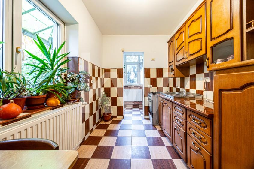 Casă cu 5 camere cu Canalizare în Noua
