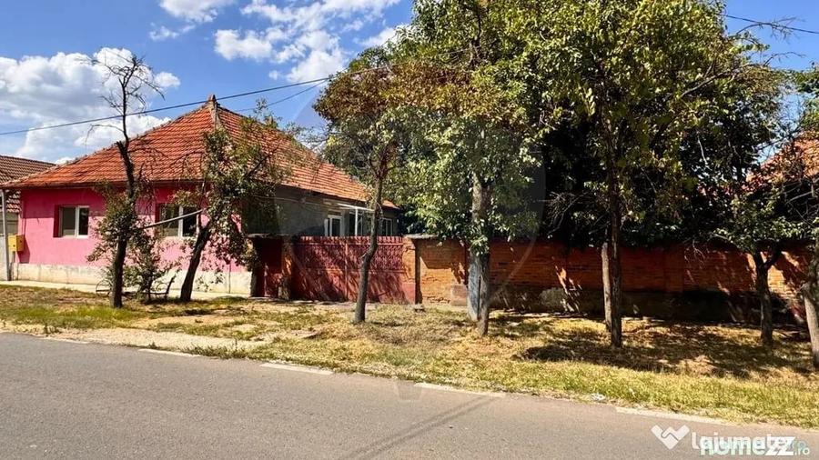 Casă cu 4 camere cu Teren 1367 Mp în Sântandrei