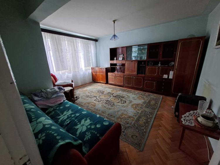 Apartament cu 3 camere decomandat în Ultracentral