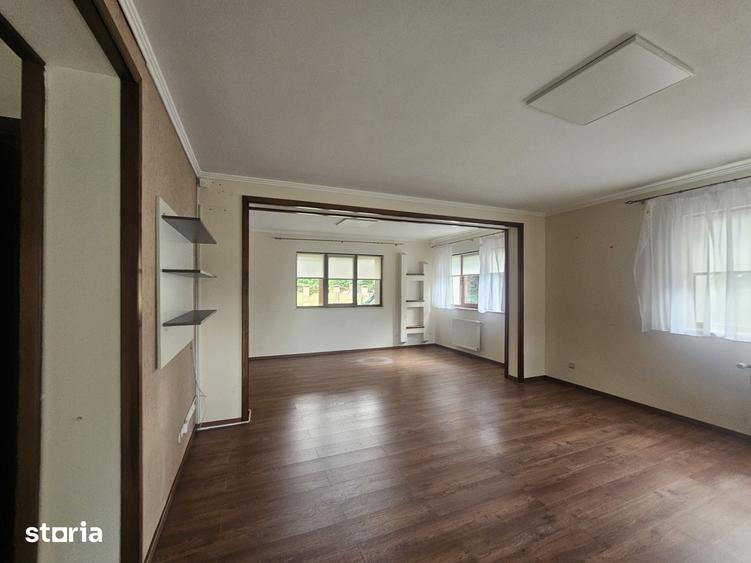 Casă cu 8 camere cu Teren 1500 Mp în Valea Lupului