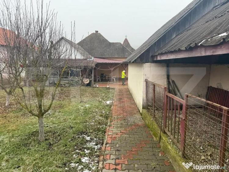 Casă cu 3 camere cu Teren 3800 Mp în Central
