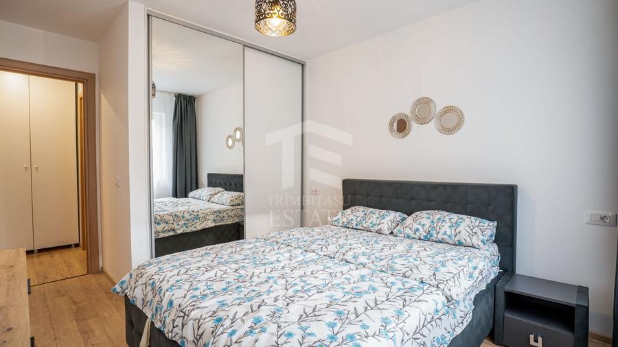 Apartament cu 2 camere semidecomandat, mobilat în Tractorul