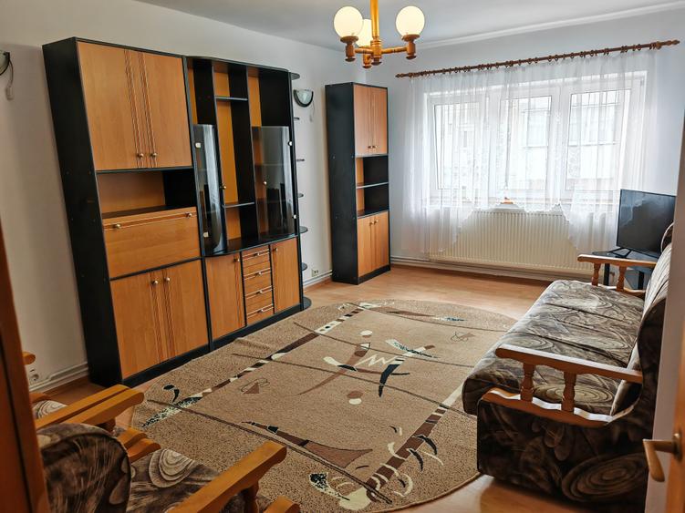 Apartament cu 2 camere decomandat, mobilat în Central