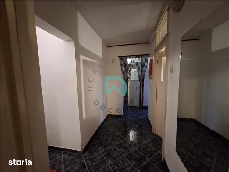 Apartament cu 3 camere decomandat în Astra