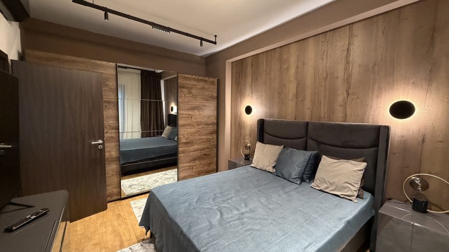 Apartament cu 4 camere semidecomandat în Herăstrău