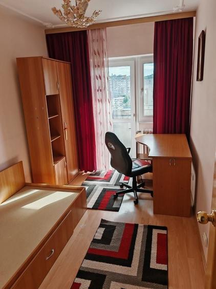 Apartament cu 3 camere decomandat în Păcurari