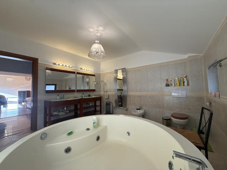 Casă individuală cu 6 camere cu Canalizare în Mogoșoaia