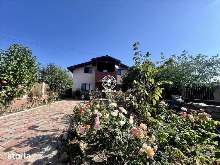 Casă cu 5 camere cu Teren 1382 Mp în Voinești