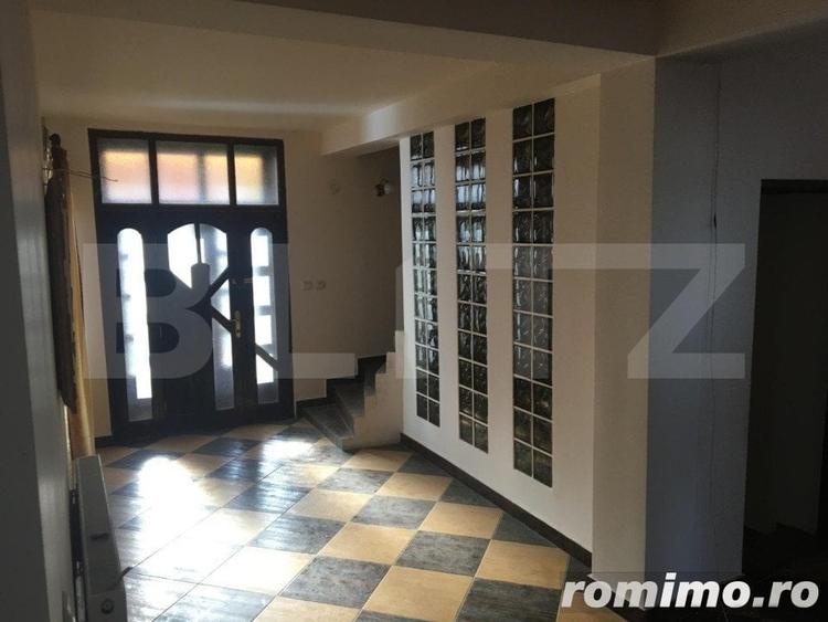 Casă cu 11 camere cu Teren 1700 Mp în Central