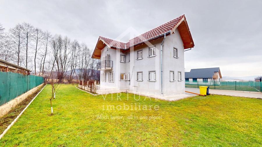Casă individuală cu 4 camere cu Canalizare în Sadu