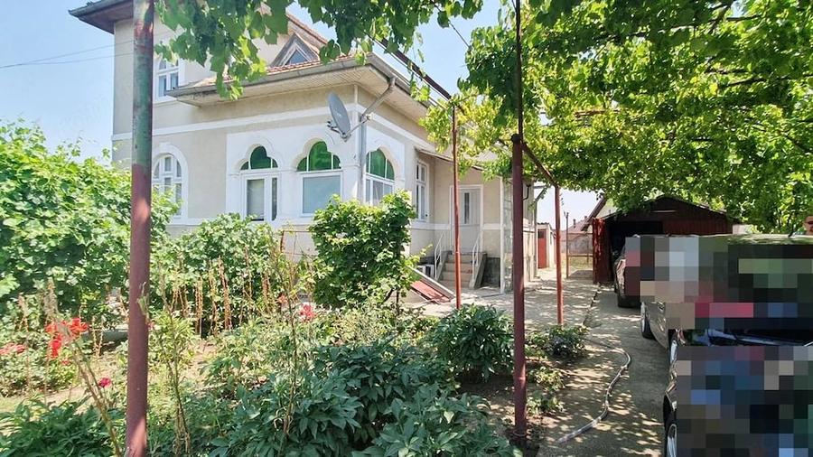 Casă cu 3 camere cu Teren 2101 Mp în Central