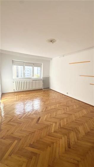 Apartament cu 2 camere decomandat în Poarta 6