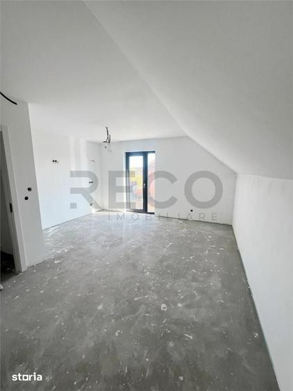 Casă cu 5 camere cu Teren 492 Mp în Sânmartin
