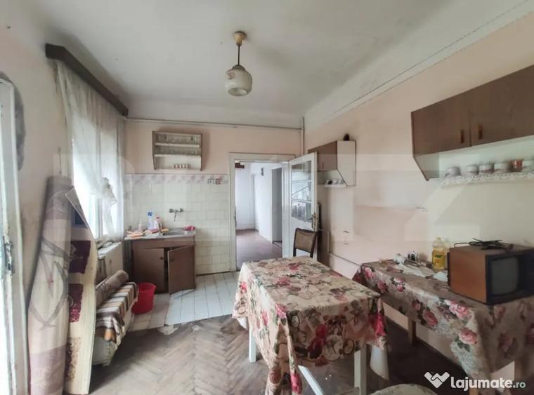 Casă cu 4 camere cu Teren 1100 Mp în Central