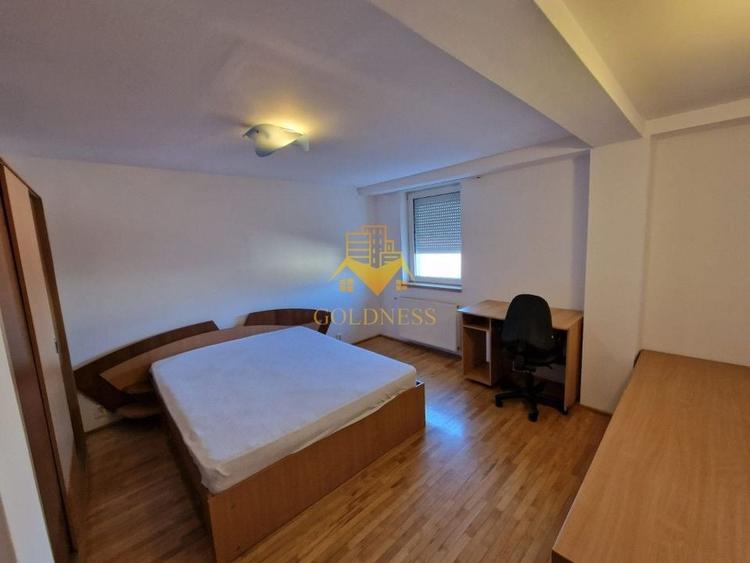 Apartament cu 3 camere semidecomandat, mobilat în Zorilor