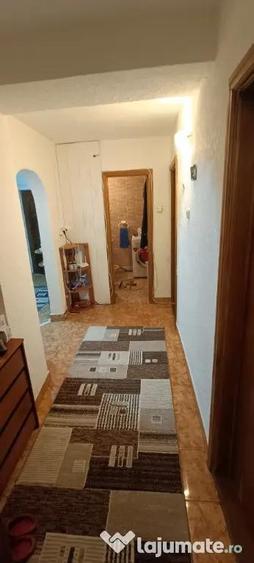 Apartament cu 3 camere decomandat în Obcini