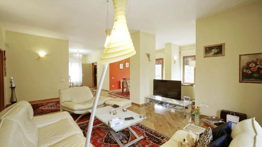 Apartament cu 4 camere decomandat în Dorobanți