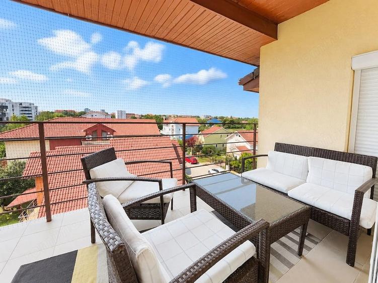Apartament cu 3 camere decomandat în Lipovei