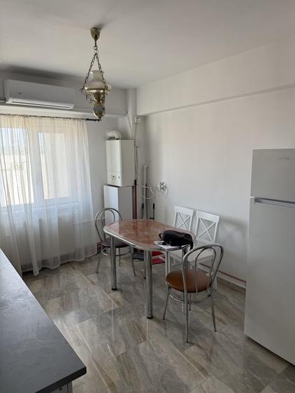 Apartament cu 3 camere decomandat în Dosu Bricii
