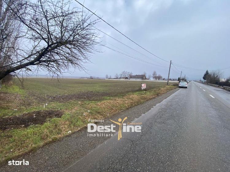 Teren de 7200 mp, în Girov