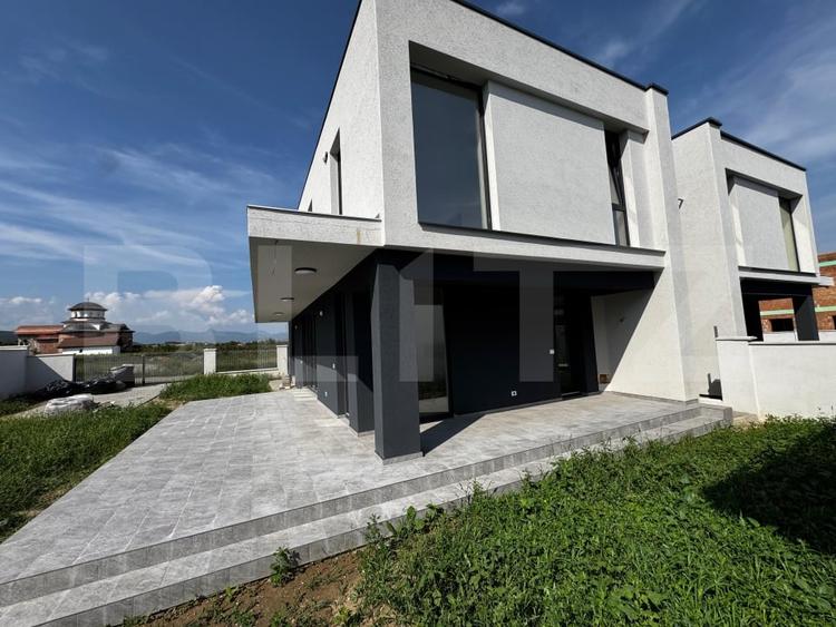 Casă individuală cu 4 camere cu Canalizare în Micești