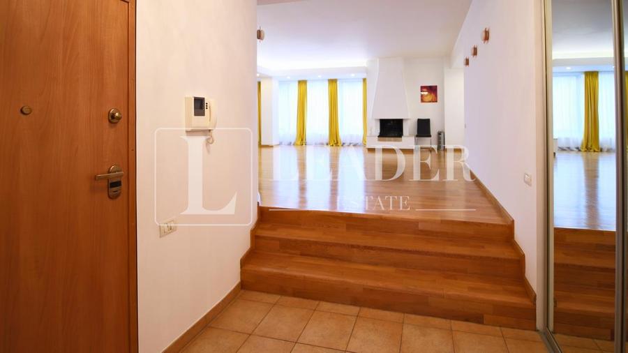 Apartament cu 4 camere decomandat în Floreasca
